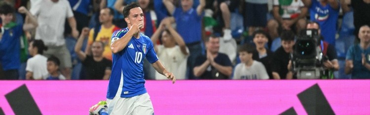 赏金女王模拟器-科贝：150万租借费+2300万买断费，罗马签拉斯帕多里只待球员点头