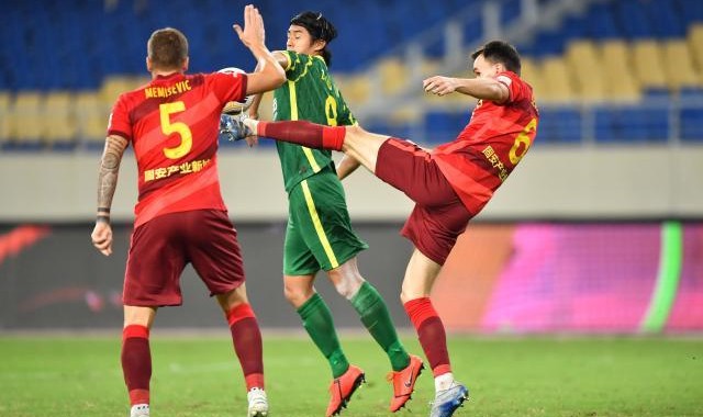 赏金女王试玩-【中超】侯森多次扑救巴坎布失单刀 河北队0比0国安